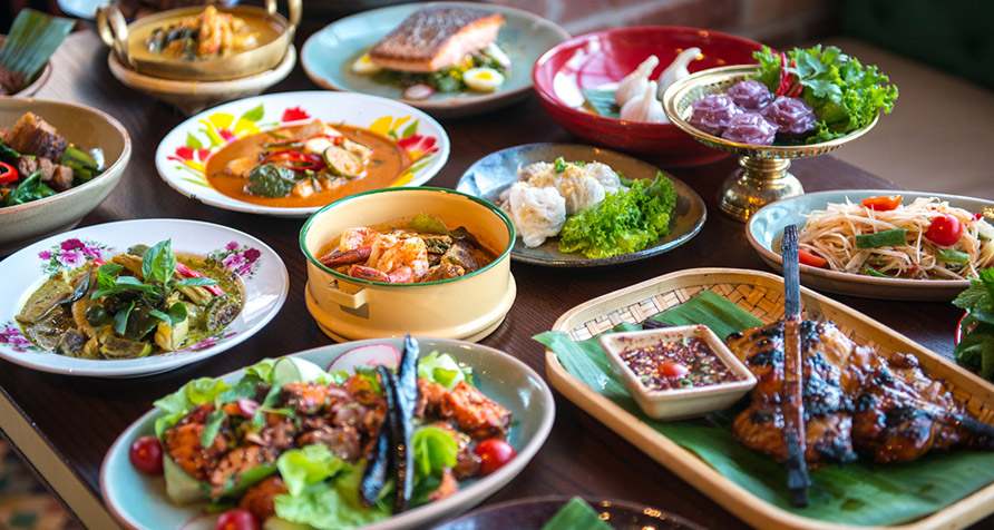 Thai night with band: Live entertainment during Thai Fiesta at Diplomat Radisson Blu.