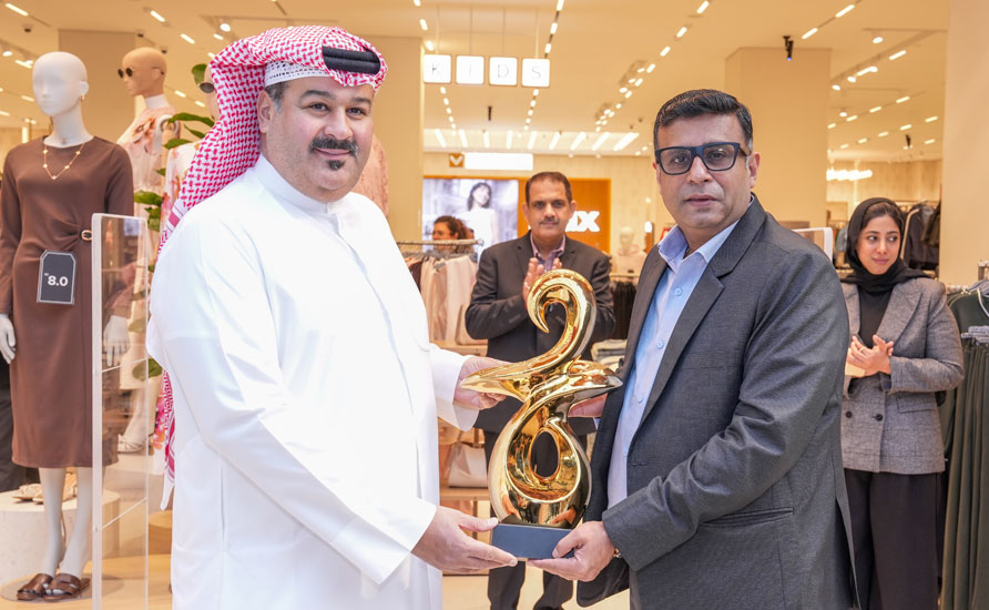 Ministry of Industry and Commerce officials at launch ceremony